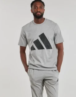 Adidas Sportswear - JE8948< T-shirts & Polos