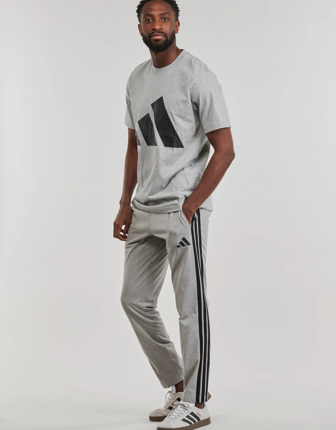Adidas Sportswear - JE8948< T-shirts & Polos