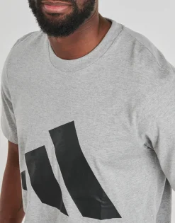 Adidas Sportswear - JE8948< T-shirts & Polos