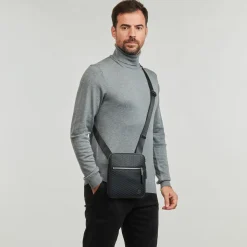 Armani Exchange - ELBA FKAT CROSSBODY< Pochettes / Sacoches