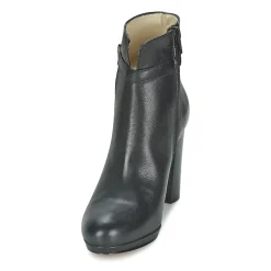 Betty London - GRAZI Noir Online