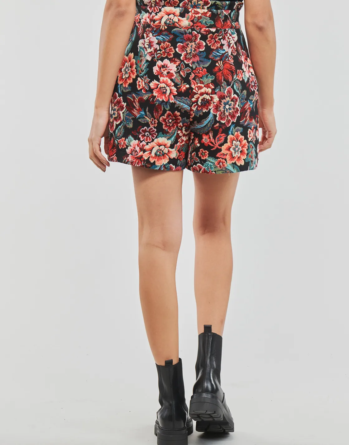 Betty London - LAUREN< Shorts & Bermudas