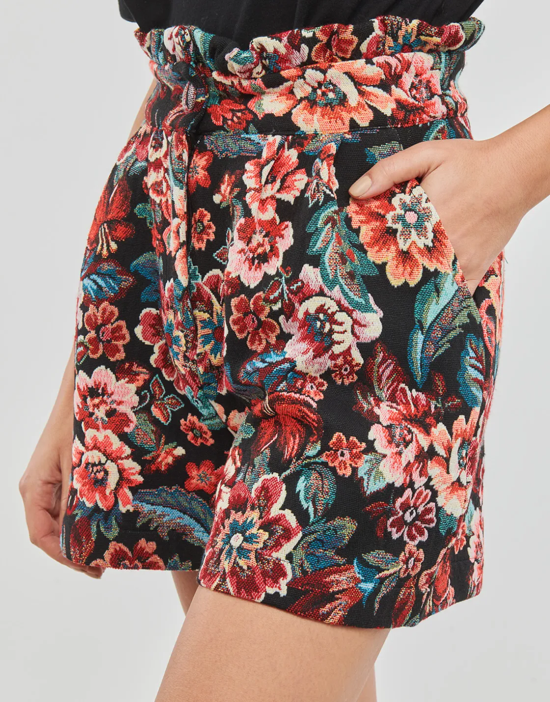 Betty London - LAUREN< Shorts & Bermudas