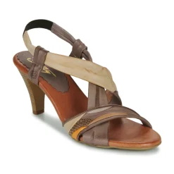 Betty London - POULOI Camel Hot