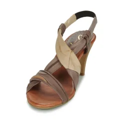 Betty London - POULOI Camel Hot