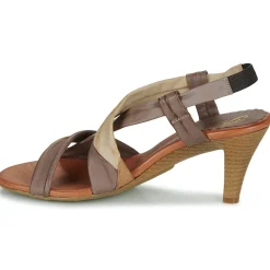Betty London - POULOI Camel Hot