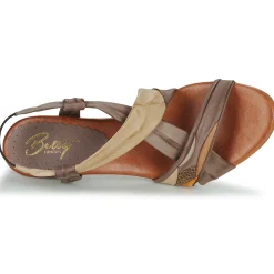 Betty London - POULOI Camel Hot