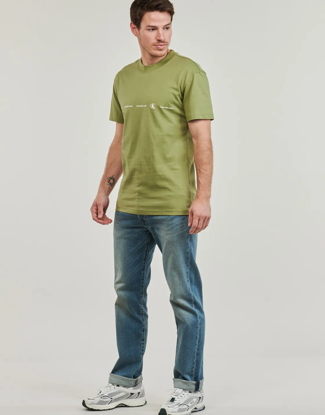 Calvin Klein Jeans - LOGO REPEAT TEE< T-shirts & Polos