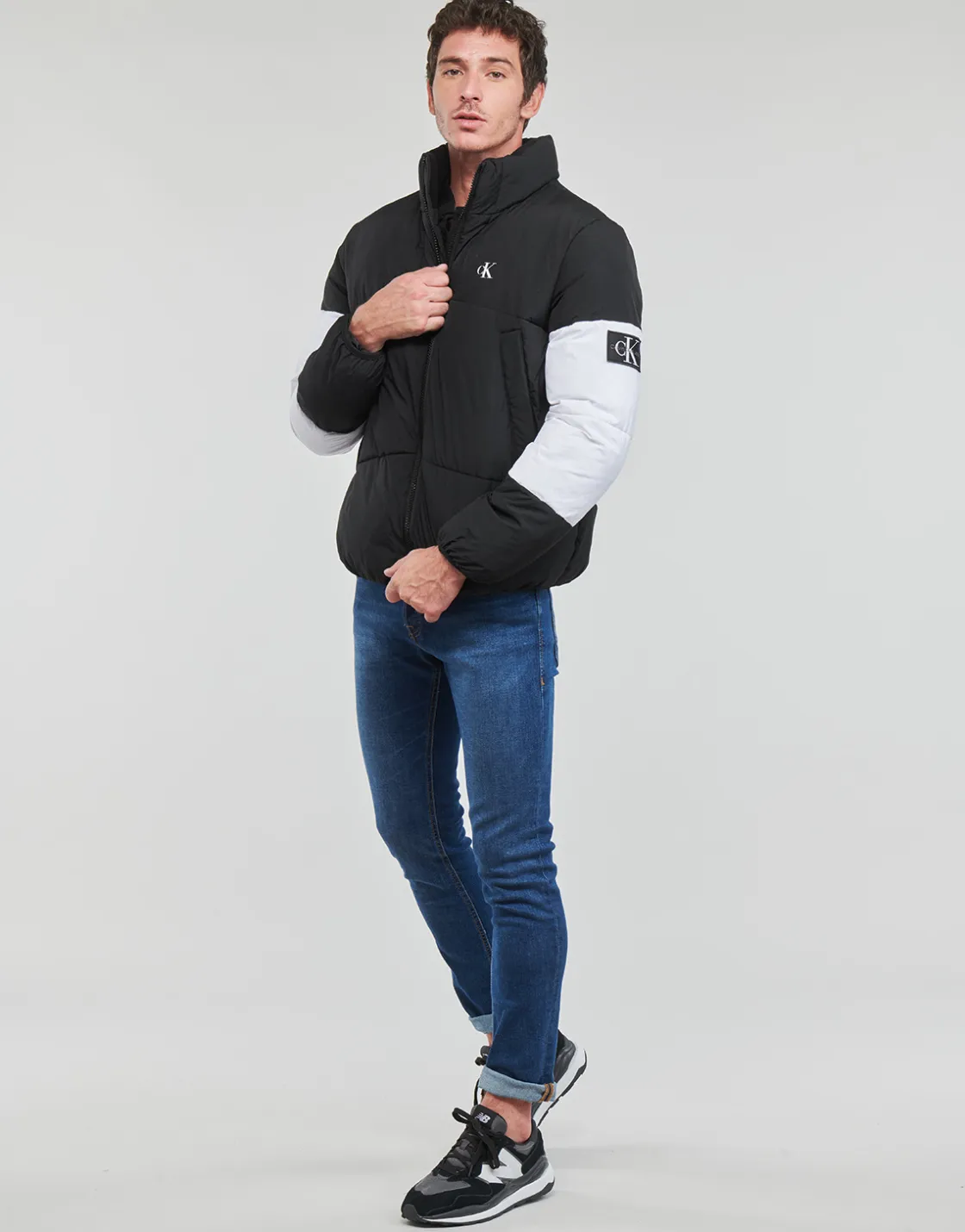 Calvin Klein Jeans Manteaux^- NON-DOWN COLORBLOCK PUFFER