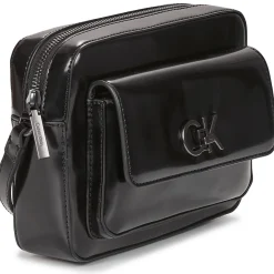 Calvin Klein Jeans - RE-LOCK CAMERA BAG_SHINY< Besaces / Sacs Bandoulière