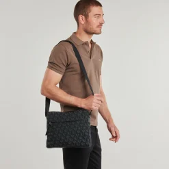 Calvin Klein Jeans - SLOUCHED MONOGRAM ZIP FLIGHT BAG< Pochettes / Sacoches
