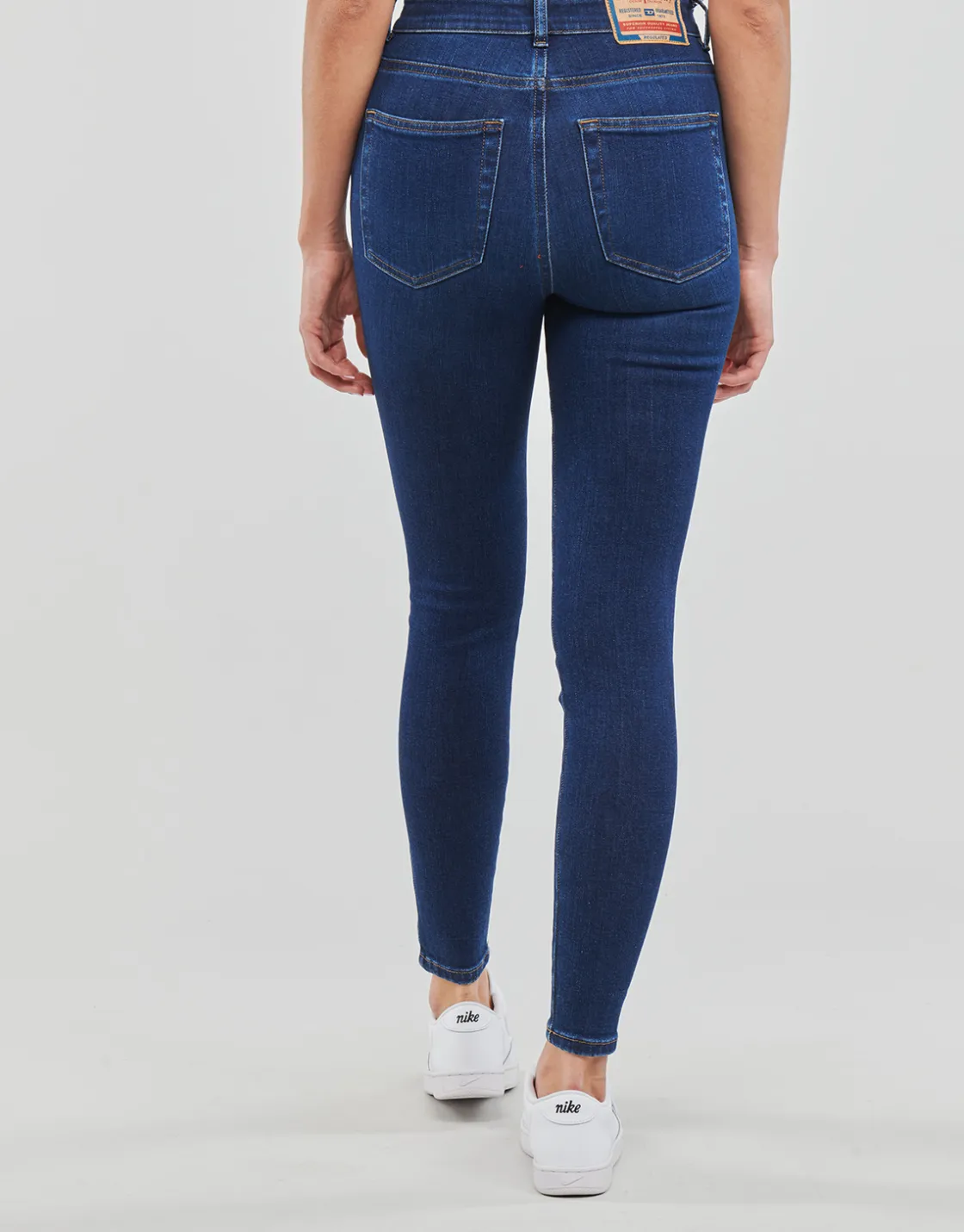Diesel - 1984 SLANDY-HIGH< Jeans