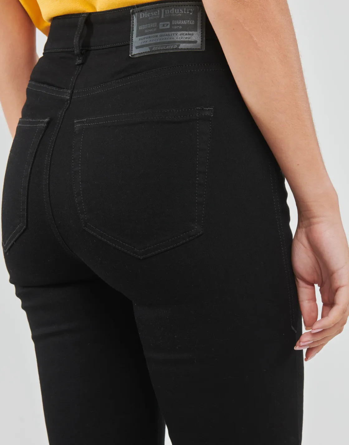 Diesel Jeans^- 1984 SLANDY-HIGH