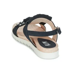 Elue par nous Sandales Et Nu-pieds^- CHACAL