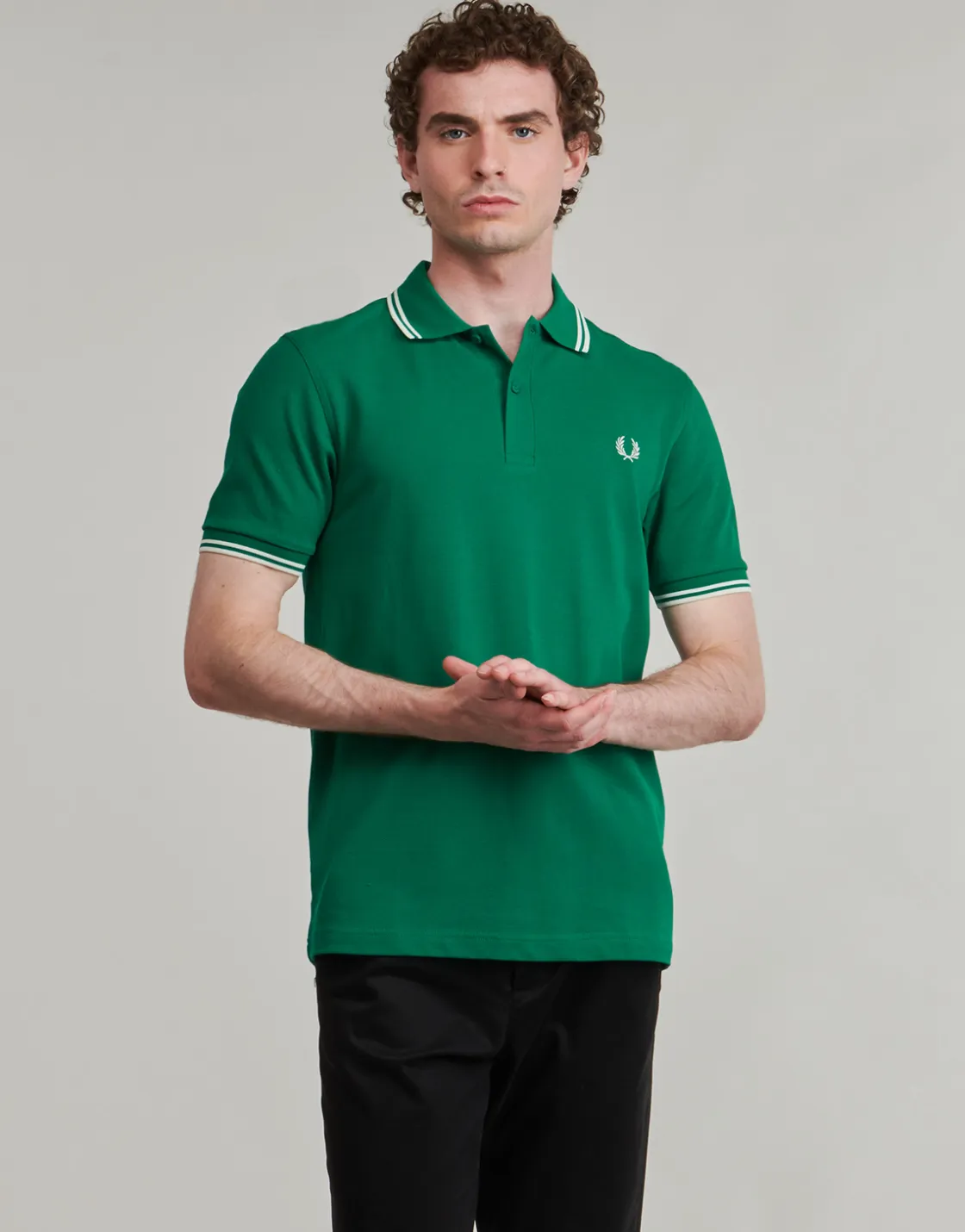 Fred Perry - TWIN TIPPED SHIRT< T-shirts & Polos