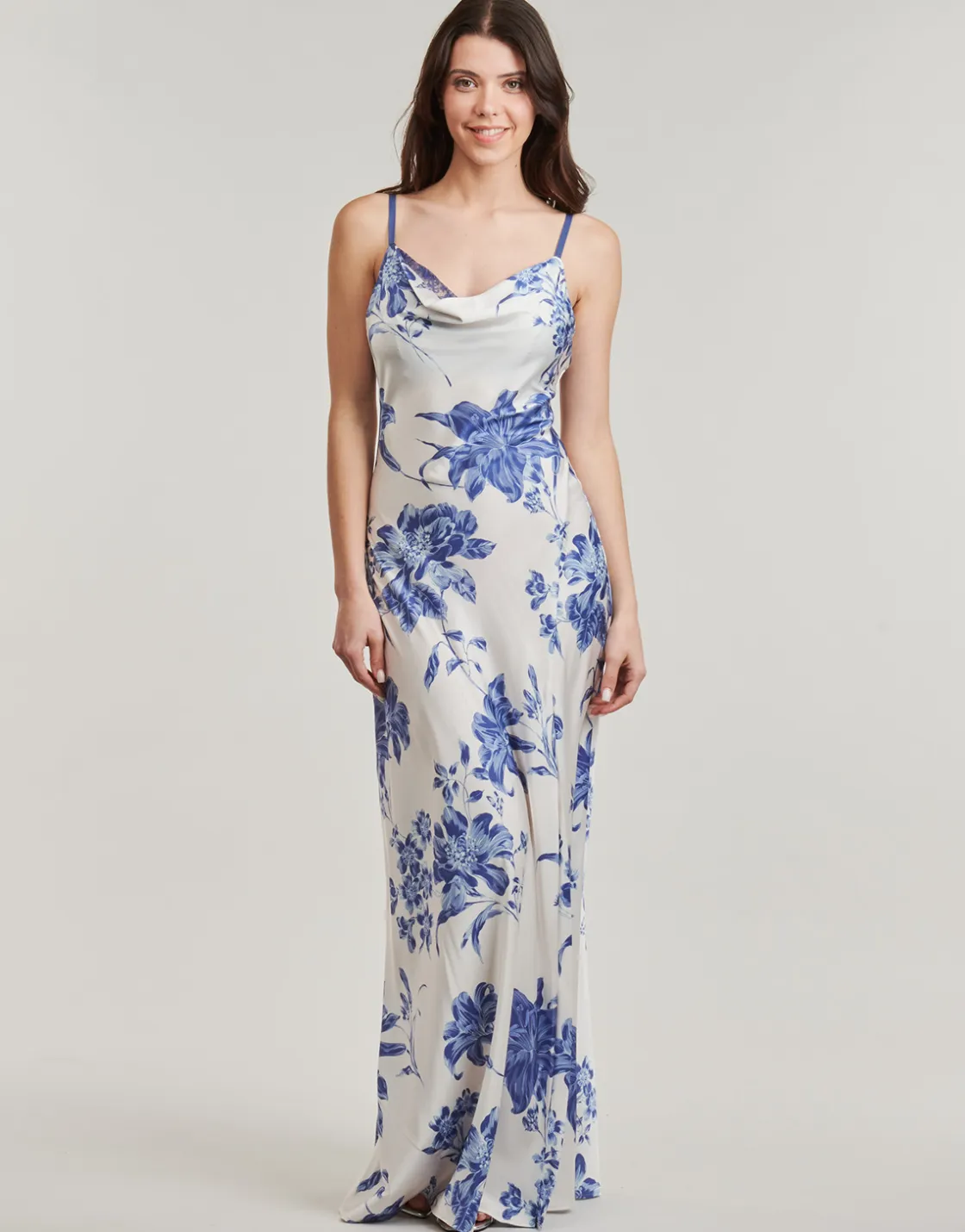Guess - ADLE LACE NECKLIN< Robes