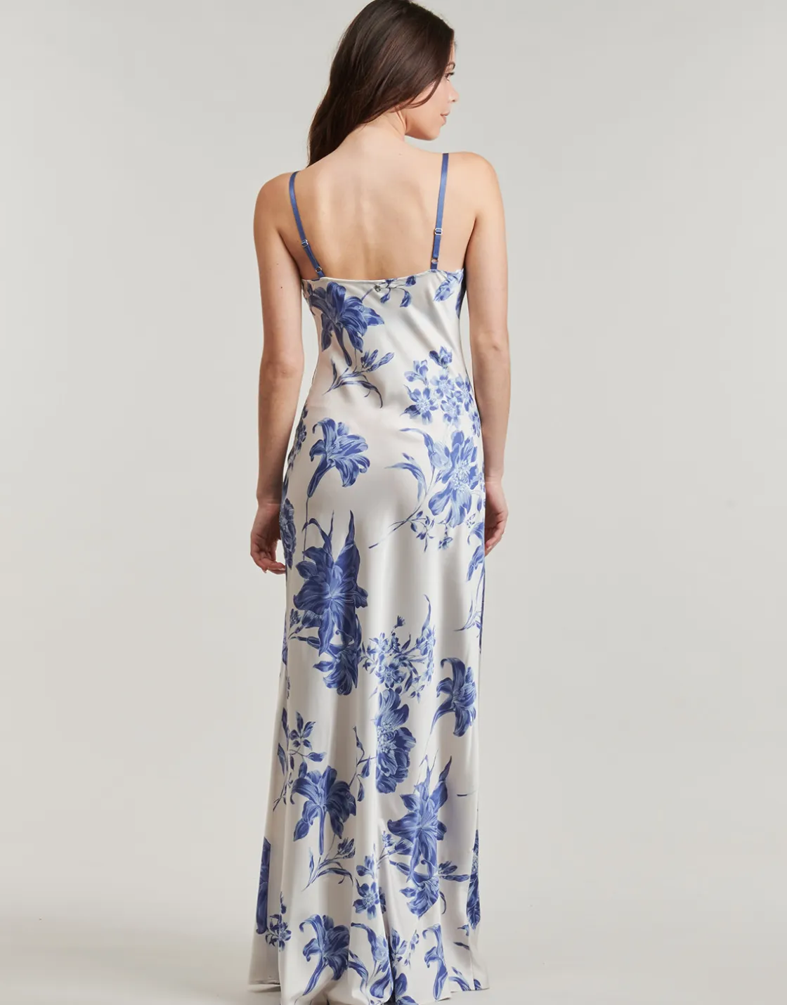 Guess - ADLE LACE NECKLIN< Robes