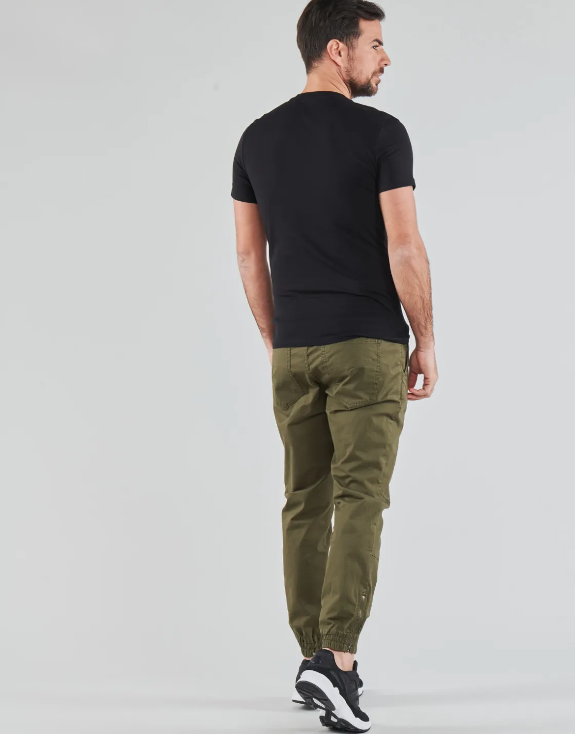 Guess - CN SS CORE TEE< T-shirts & Polos