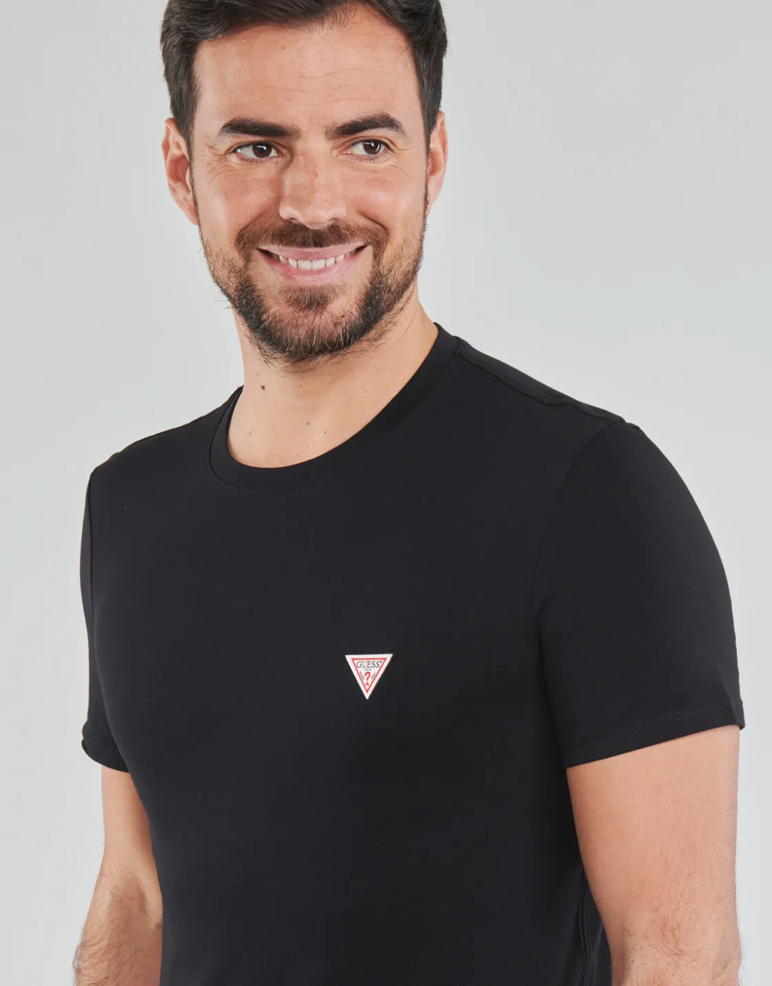 Guess - CN SS CORE TEE< T-shirts & Polos
