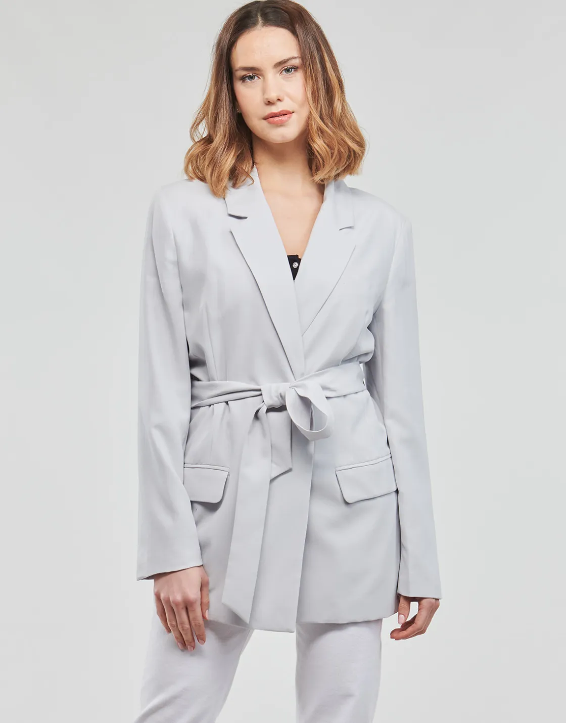 Guess - CORNELIA BLAZER< Vestes