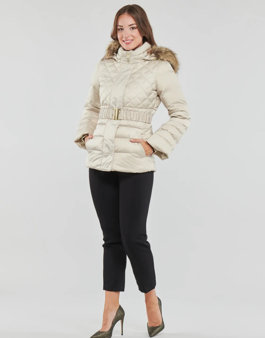 Guess - LAURIE DOWN JACKET< Manteaux