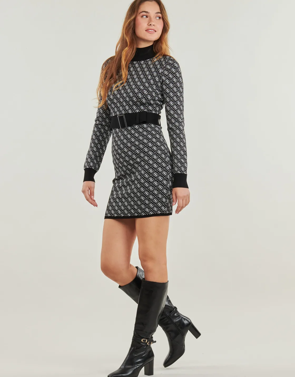 Guess - LISE 4G LS BELTED DRESS SWTR< Robes