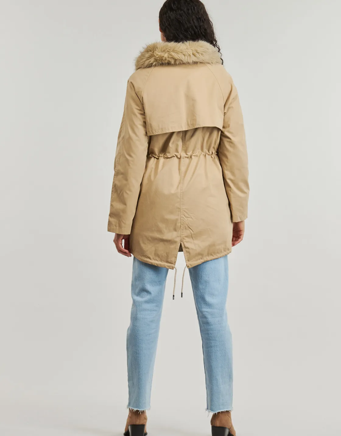 Guess Manteaux^- LUCIE PARKA FAUX FUR