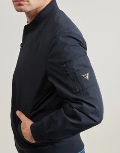 Guess - SATIN BOMBER< Vestes