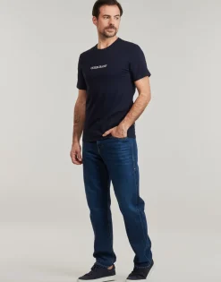 Guess - SS CN SLIM LOGO EMBRO TEE Marine Clearance