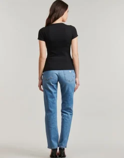 Guess - SS CN SNAP EMBRO SLIM TOP< T-shirts & Polos