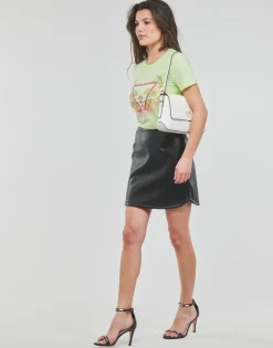 Guess - SS CN TRIANGLE FLOWERS TEE< T-shirts & Polos
