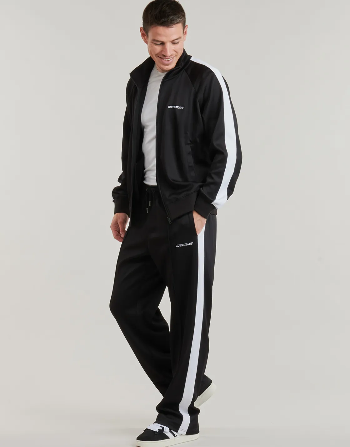 Guess - TRICOT TRACK PANT< Joggings & Survêtements