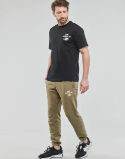 New Balance - ESSENTIALS LOGO T-SHIRT< T-shirts & Polos
