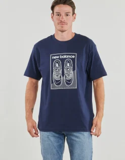 New Balance T-shirts & Polos^- GRAPHIC JERSEY TEE