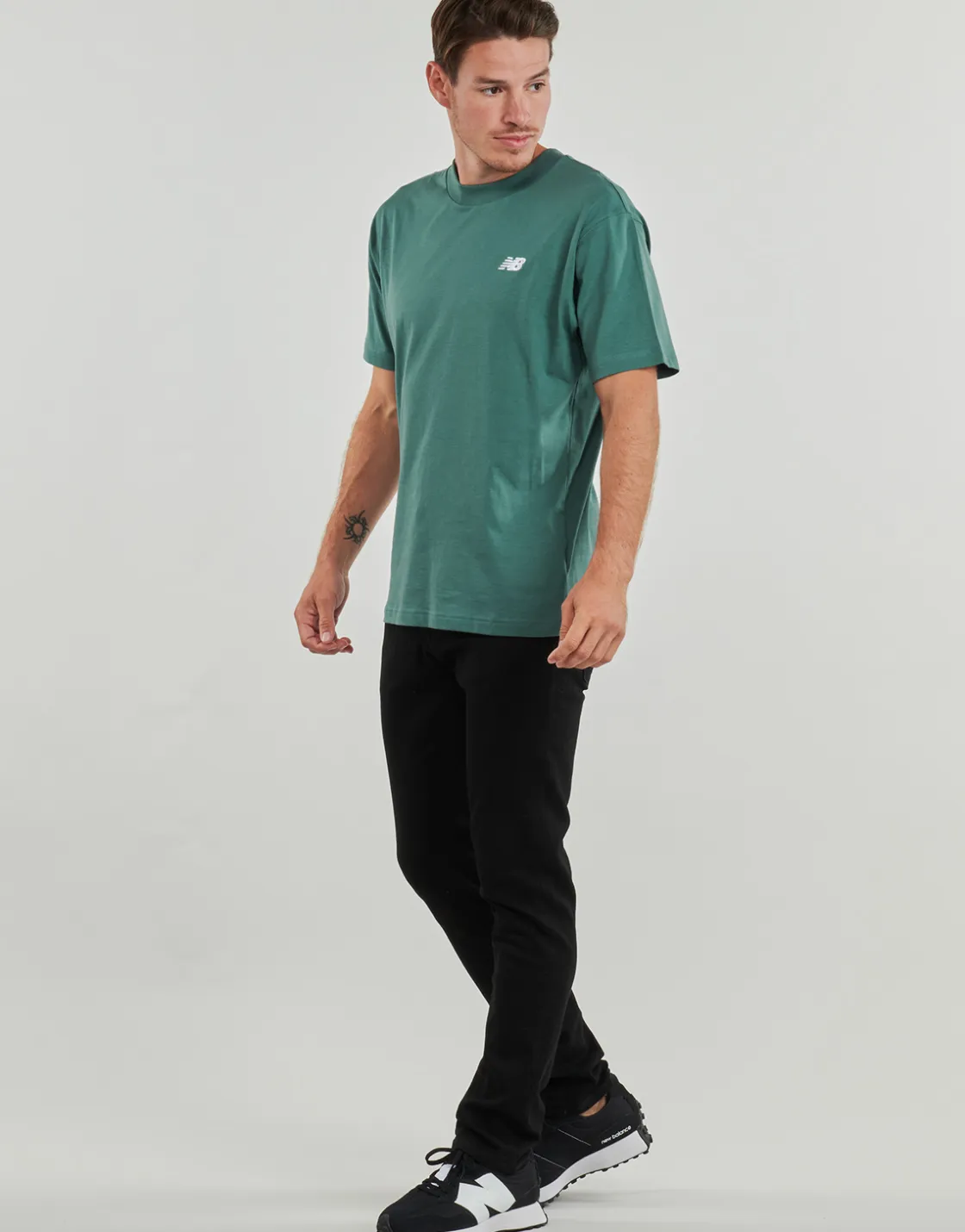 New Balance T-shirts & Polos^- SMALL LOGO JERSEY TEE