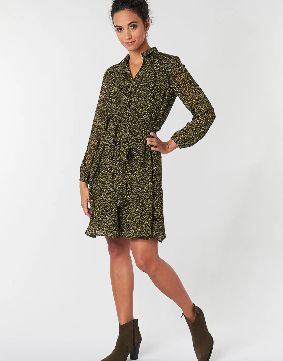 One Step - RUNI< Robes