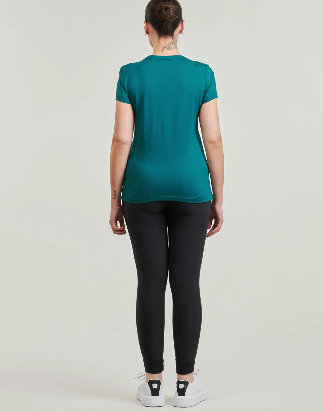 Puma - ESS LOGO TEE< T-shirts & Polos