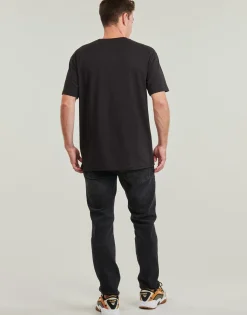 Tommy Jeans - TJM REG STREET SIG FLAG TEE EXT< T-shirts & Polos